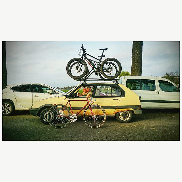 TuttoMTB's tweet photo. sebpep / This time, my #TRACKtor met an old #French lady.
#thumbsup #cyclocross #CX #SSCX #gogohellcross #gogooohe… https://t.co/dsl1u33n3M