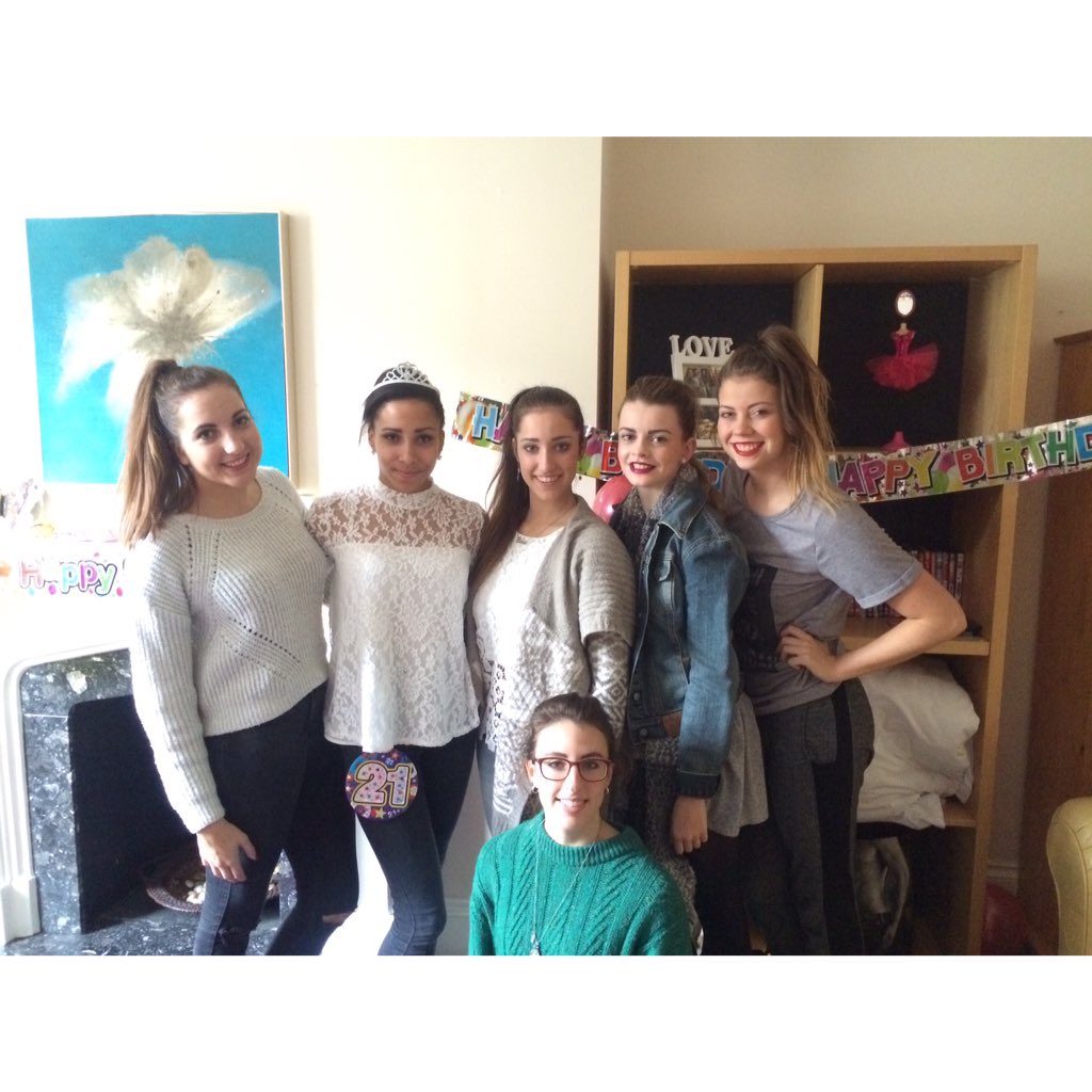 So much love for these girlies❤️ <a href="/sheena202/">sheena janssen</a> <a href="/lizziegrace1/">bambii</a> <a href="/_elllsbellls/">Ellen McNaugher</a> <a href="/EleSata/">Elena Satanassi</a> <a href="/silvia_carrie/">Carrie Silvia</a> #happybirthdaylizzie