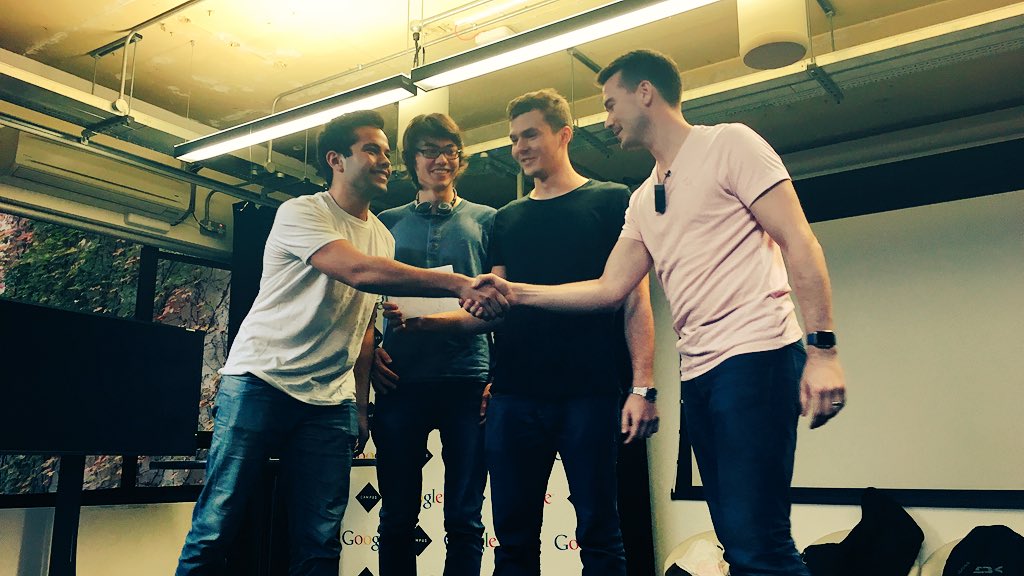 Hafezrr's tweet image. 12 incredible teams vs 4 amazing judges. Competition was tight. Well done to all :) #yoyoplay @pusher @Estimote