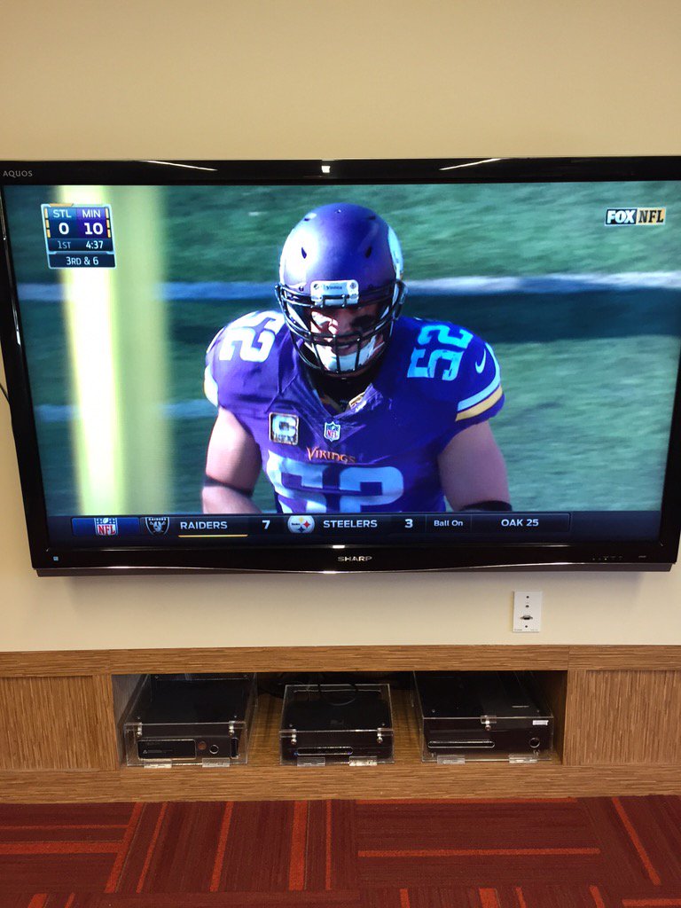 JaySieling's tweet photo. Kinda fun watching #vikesvsrams while visiting @willsiel in St Louis. #skolvikes #VikingPride @MNVikings_Fans https://t.co/dSj6deVzAe