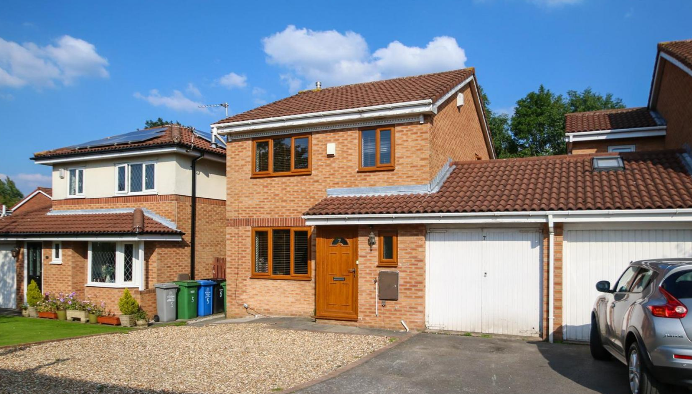 AscendProperty's tweet photo. Great 3 bed family home in #Timperley https://t.co/Lo0Ck10ov9 
Keep looking sharp with @HairCompanyTimp nearby too! https://t.co/Mx7uZuyiik