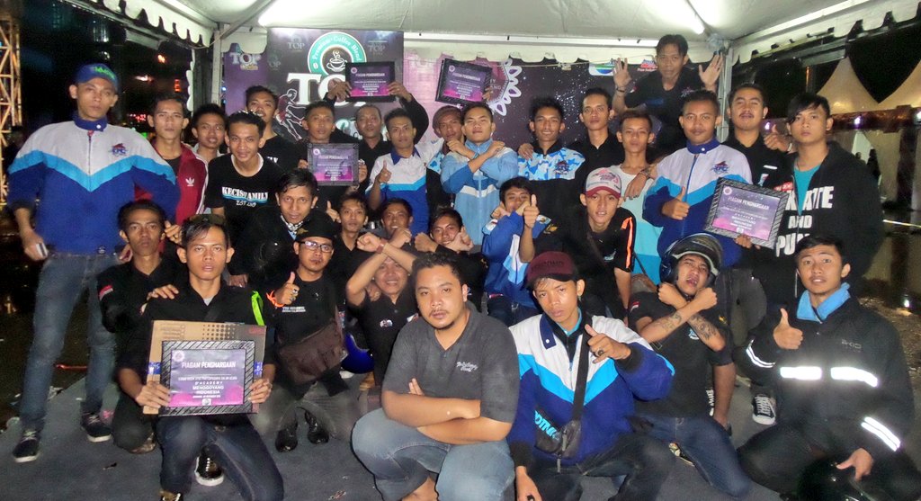 XTCKotaBandung's tweet photo. Alhmdulillah membawa 12 tropy di acara yg di adakan Indosiar. https://t.co/PU6AiMZCD9