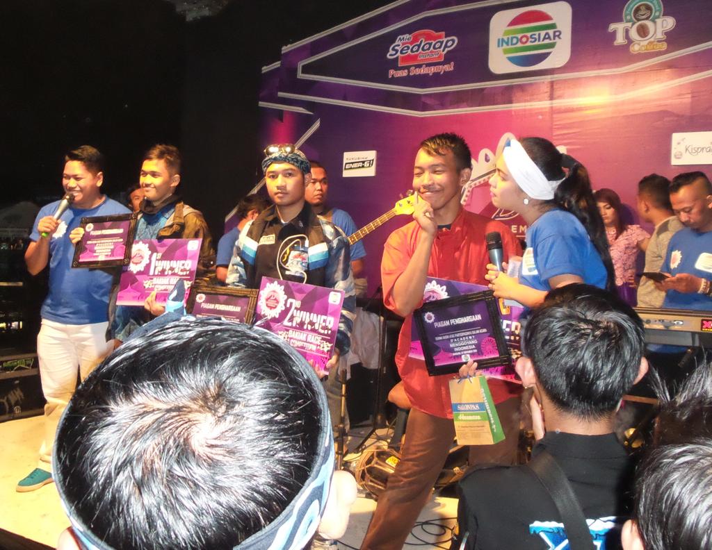 XTCKotaBandung's tweet photo. Alhmdulillah membawa 12 tropy di acara yg di adakan Indosiar. https://t.co/PU6AiMZCD9