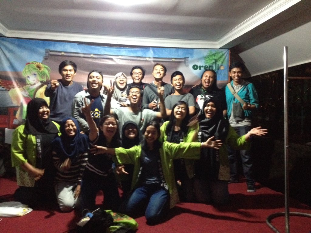 Ceria banget yah.. :")