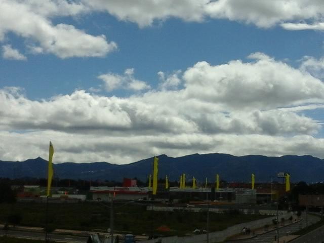 NaanMeRo's tweet photo. Por fin los cielos bogotanos parecen despejarse ¿Será cosa de #NoDeEsteMundo? Gran premier hoy 3PM en la Cinemateca! https://t.co/mGuLbbwkIb
