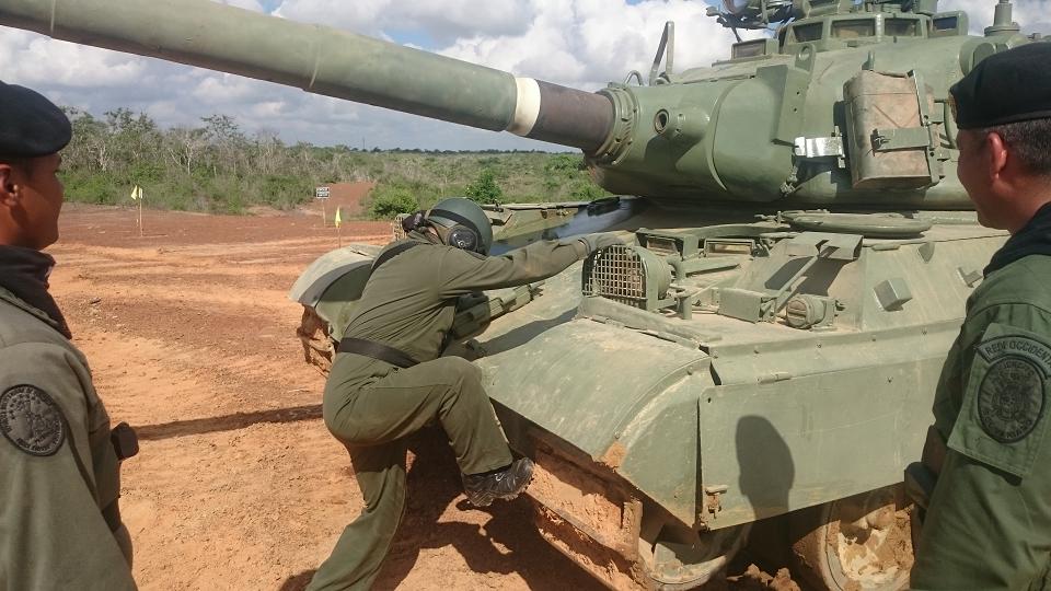 Repotenciación de los AMX-30V - Página 40 CTTCLkDWEAAwktY