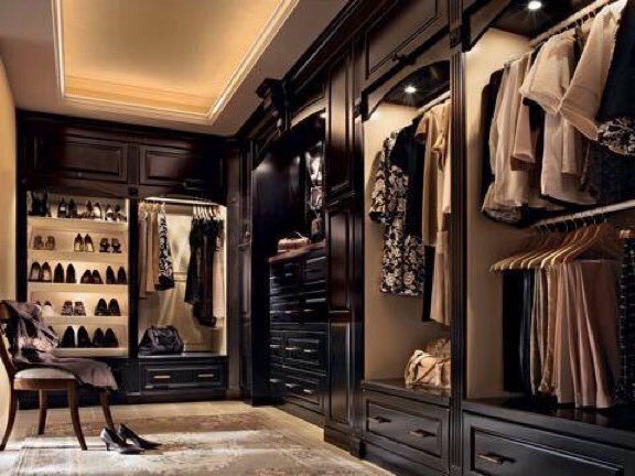 ThepowerfulPics's tweet photo. Walk in closets 😩 https://t.co/Z6fX7z65VB