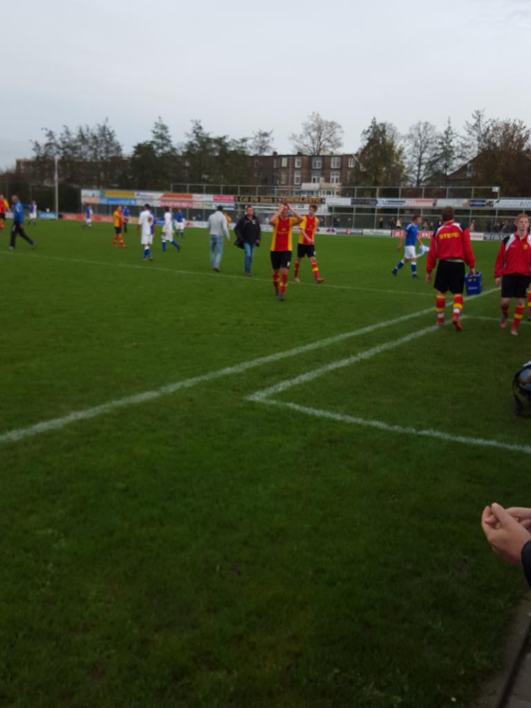 RKVVSTEVO's tweet photo. Scheidsrechter fluit af. Eindstand 1-1. AZC - STEVO. https://t.co/WRb3pR3BtU