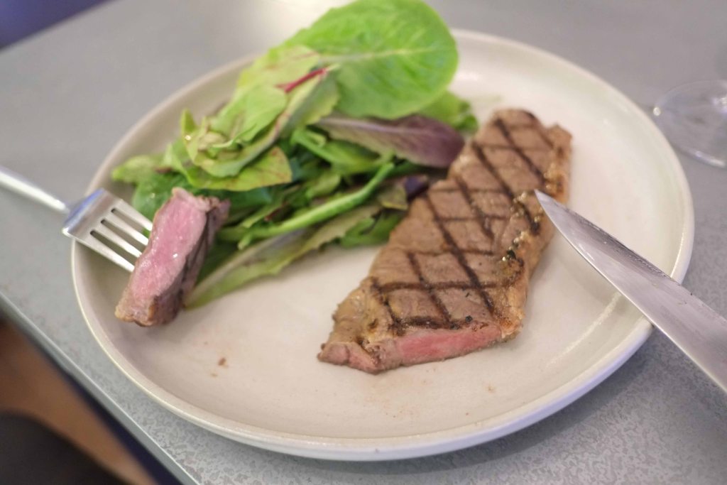 TorontoFoodLab's tweet image. Ready-to-eat sous vide steak, delivered by mail! torontofoodlab.com/2015/11/08/rea…