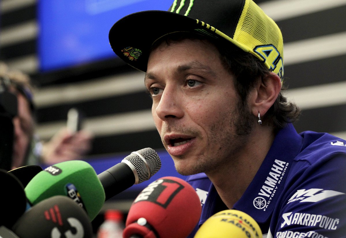 sportnotizie24's tweet photo. #MotoGP | Valentino #Rossi: "#Marquez imbarazzante, hanno fatto il biscottone"
https://t.co/TGD7CqJnWI https://t.co/8bi9CDwqvM