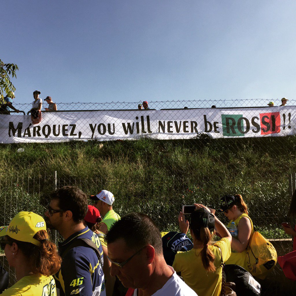 theandymac65's tweet photo. Message from the fans to #Marquez at the #ValenciaMotoGP #Rossi #MotoGP https://t.co/OT9ERCUtd7