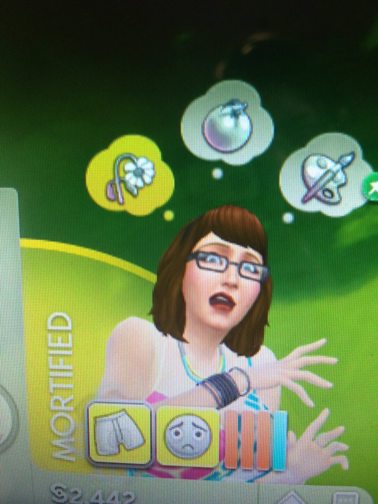 Moon_Bunni's tweet photo. When the mom can't unsee her own daughter washing her hands. #simslogic #shehasproblems https://t.co/7yjohiVRpK