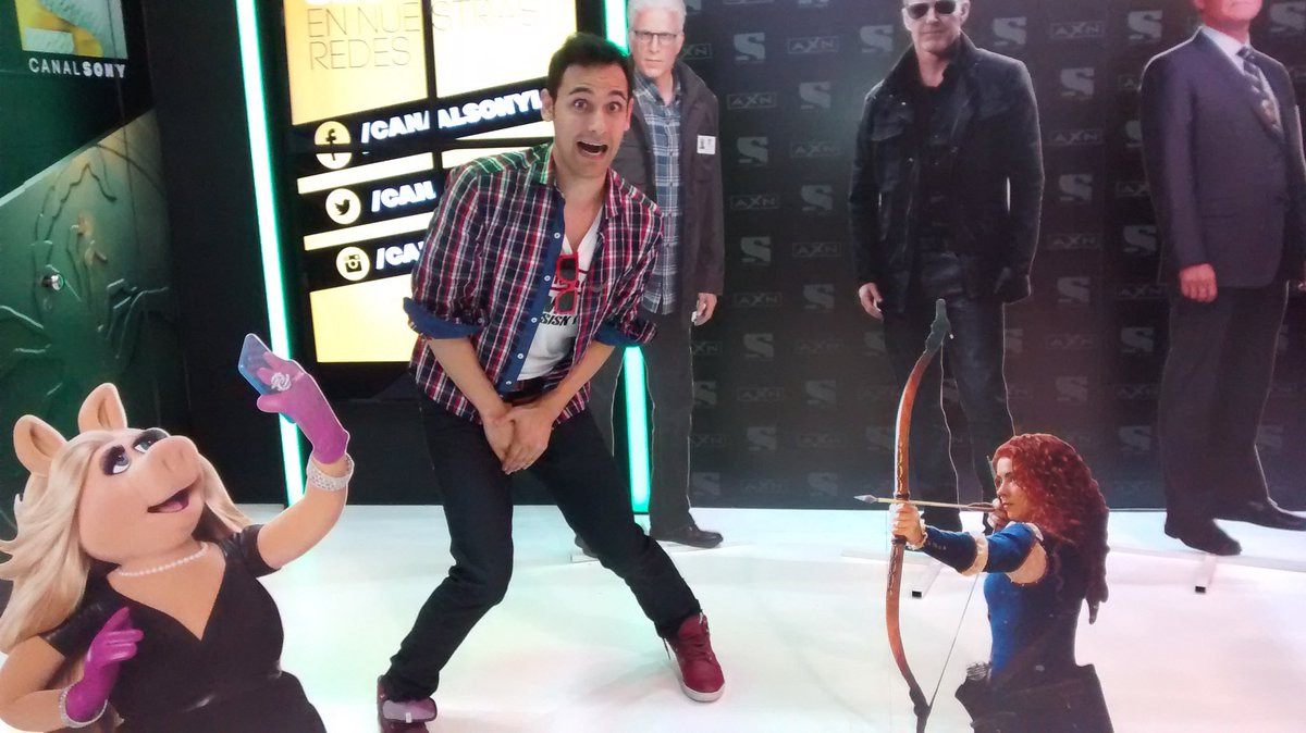 lucasbustos84's tweet photo. Cuanto dado con Brave! de #OnceUponATime en el stand de #ComicConSony https://t.co/Z5Rs6t3gOm