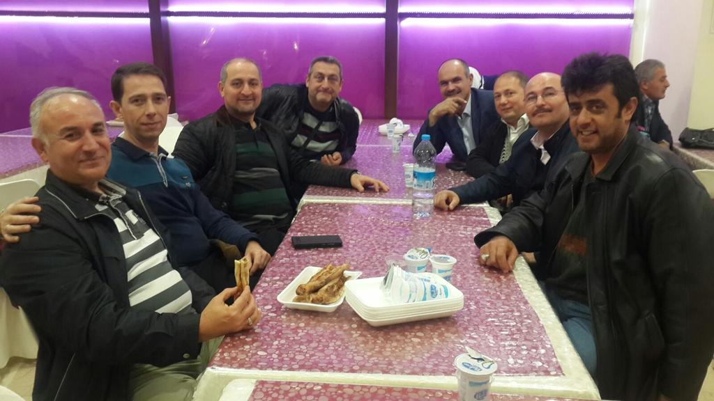 Sezer18111's tweet photo. Bir birliktelik daha. 1986 Çankırı end.Mes.Lis.Elkt. Bölümü mezunları birarada. https://t.co/3kltgvoL6s