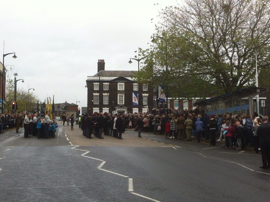 DerethH's tweet photo. We will remember them #Burslem  #RemembranceDay2015 #Cenotaph https://t.co/G5lQVMEFIy