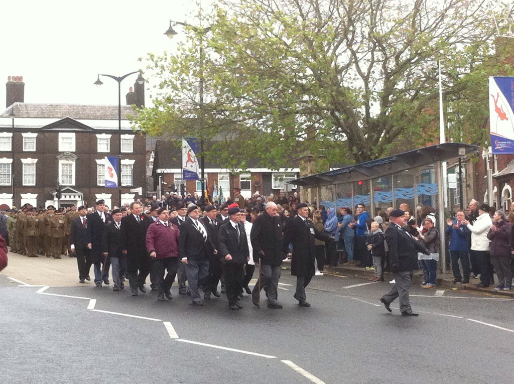 DerethH's tweet photo. We will remember them #Burslem  #RemembranceDay2015 #Cenotaph https://t.co/G5lQVMEFIy