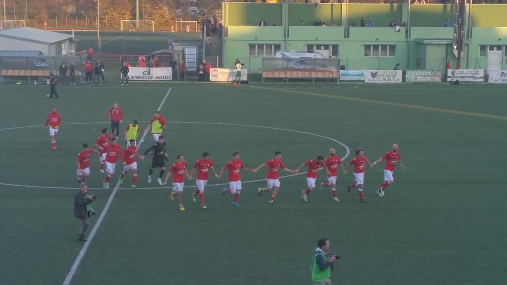 VareseC's tweet photo. #VittuoneVarese 0 - 3: tripletta di bomber #Marrazzo, continua la marcia in testa alla classifica! https://t.co/CXUXENI797