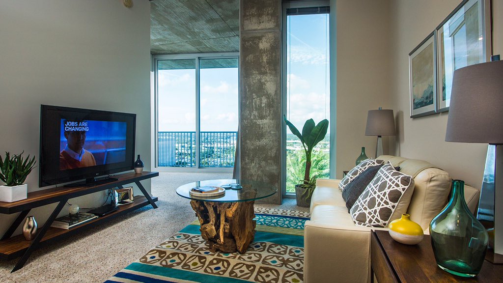 SequoahLloyd's tweet image. This place I want when I move to Tampa! #makingmoves #femaleprogrammer