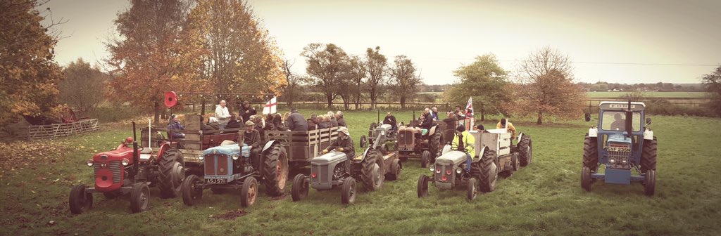PureFlukers's tweet photo. Great gig on Knowl Hill for Remembrance Day! ❤️ https://t.co/i86lBLXbxp
