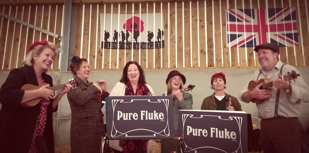 PureFlukers's tweet photo. Great gig on Knowl Hill for Remembrance Day! ❤️ https://t.co/i86lBLXbxp