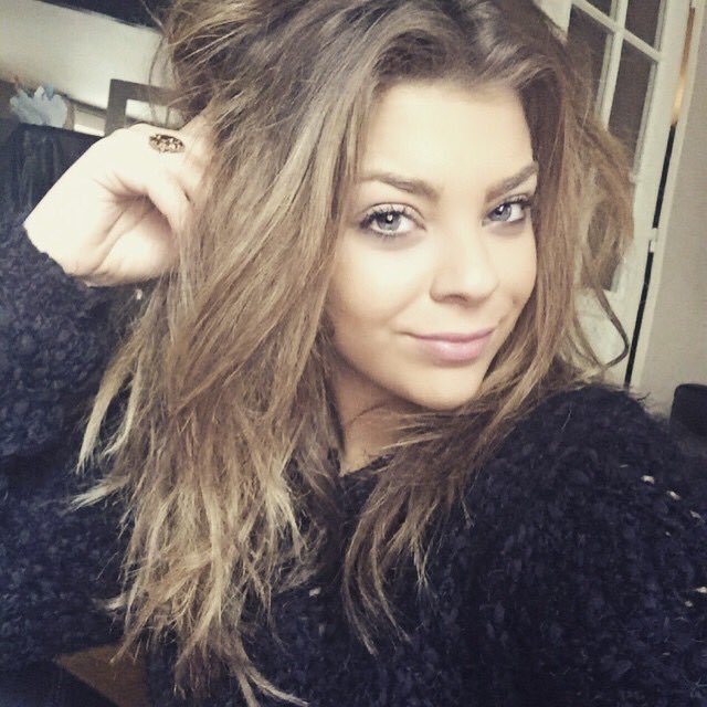 ManonSgrd's tweet photo. Ma photo prΓ©fΓ©rΓ©e,ce n'est pas la photo en elle mΓͺme mais cette fille qui est dessus. #costafanπ @BLUEVELVET https://t.co/Pnx5sESs4A