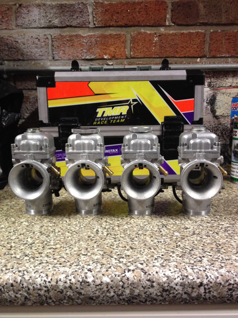 TMRDevelopment's tweet image. Carb building for customers, four ready for next wkend at Hooton Park ChKRC another six to go 👌🏎
