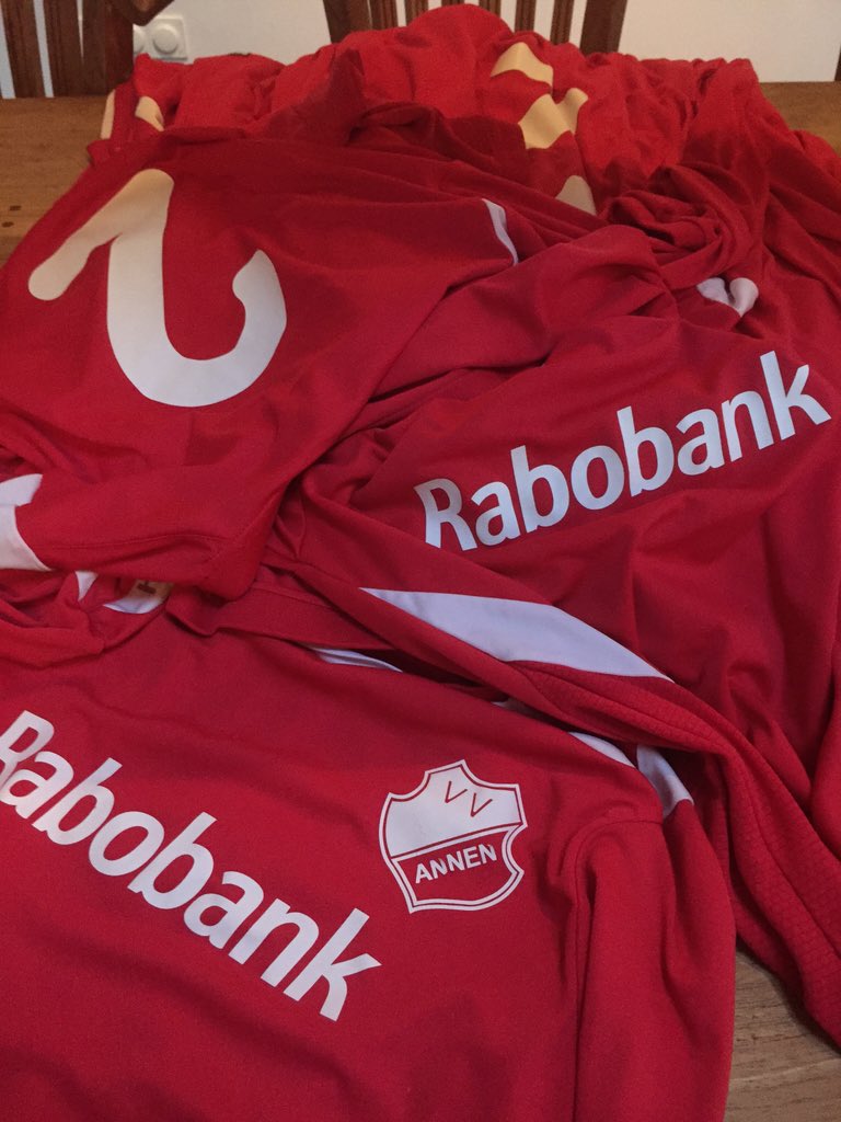 LammyKobes's tweet photo. Best #trots op mijn werkgever @RaboAssenND bij het doen voetbalwas van mijn zoontjes #sponsoring @VVAnnen C1 #jeugd https://t.co/aAR0S6Uy8s
