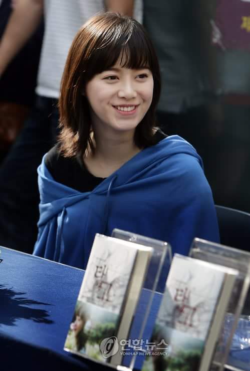 LMHloversIndia's tweet photo. Happy birthday Princess #KuHyeSun 😍😘😙😗
I love u for what you are.. you are very talented.. #happybdaykuhyesun https://t.co/tWkDoHudsk