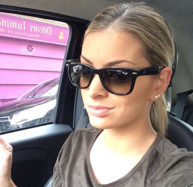 youngpeople_off's tweet photo. Retour a la vie réelle pour Mélanie..😍😏 #SS9
#RT si tu la soutiens toujours autant 
Compte officiel <@MelanieSS9Off https://t.co/kEKBS5vjz5