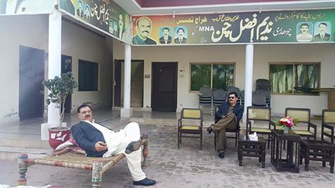 PppDera's tweet photo. @fkkundi At Nadeem Chan Residence in Bhera with #hamayun Khan #SecretaryGeneral PPP KPK, on way to Sargodha https://t.co/vye55xWzAc
