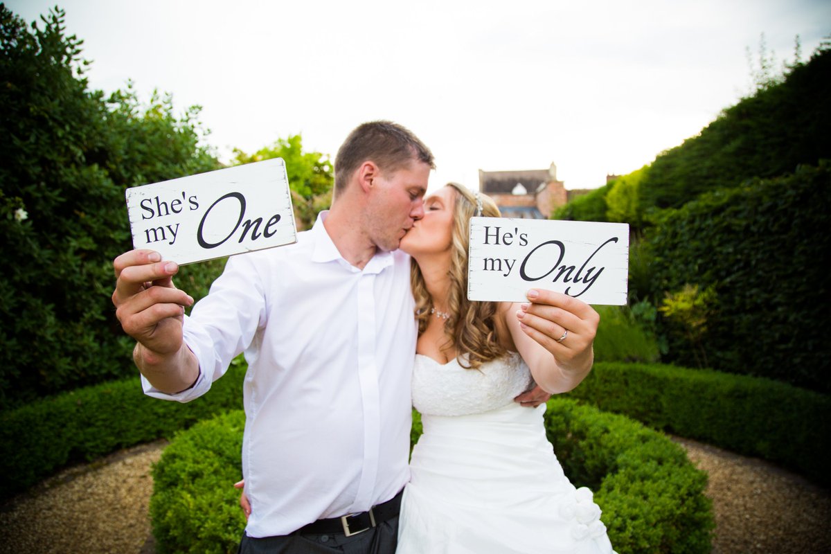BucksPhoto's tweet photo. #moretoninmarsh #cotswolds #Gloucestershire #weddingphotographer #gloucestershireweddings #newlyweds #wedding https://t.co/sebibMcH6m