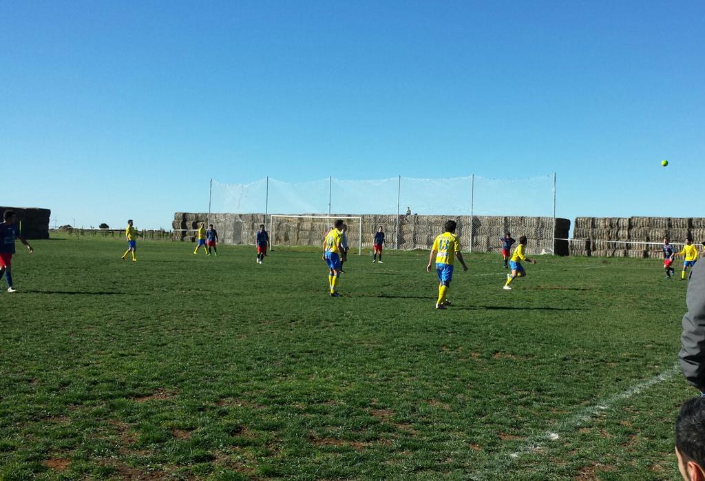 saralazaro1999's tweet photo. Otra victoria más para @YudegoCF frente a Guadilla de villamar 3-0. Jugando unidos y luchando se ganan los partidos. https://t.co/nIRW6sVjjP