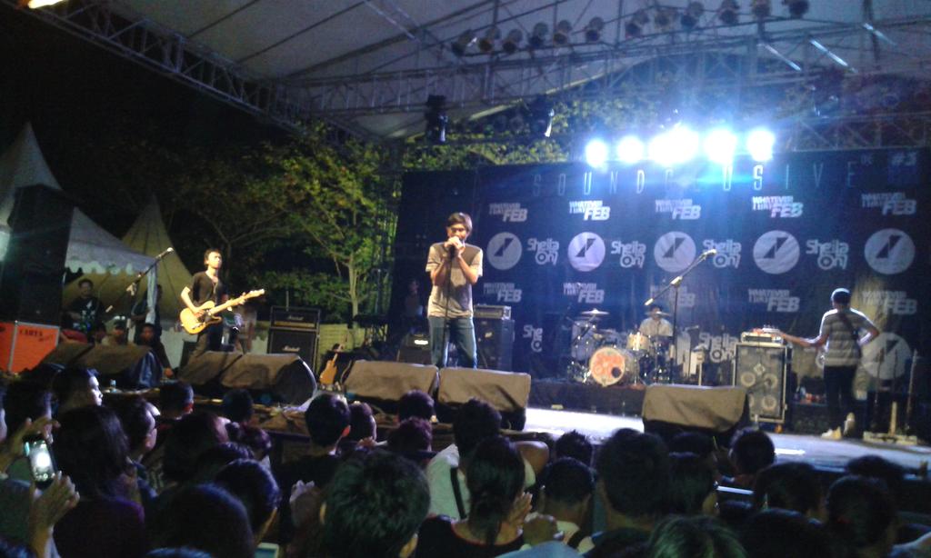 Thanks buat <a href="/sheilaon7/">Sheila On 7</a> ,<a href="/erosscandra/">Eross Candra</a> <a href="/Duta507/">Pak Modjo</a> sudah mnampilkan pertunjukan yg spekta, kalian buat singaraja pecahhh!