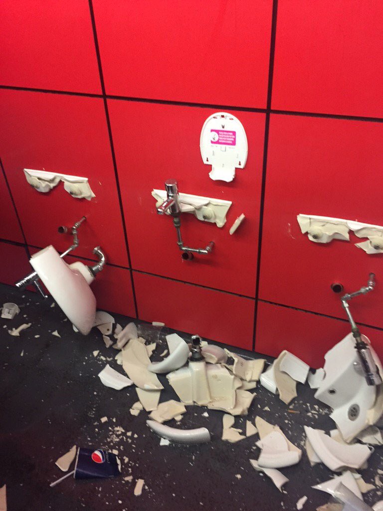 afcstuff's tweet photo. Photo: Sinks at the Emirates smashed by the travelling Spurs fans. #afc https://t.co/5PlSYYiFF3