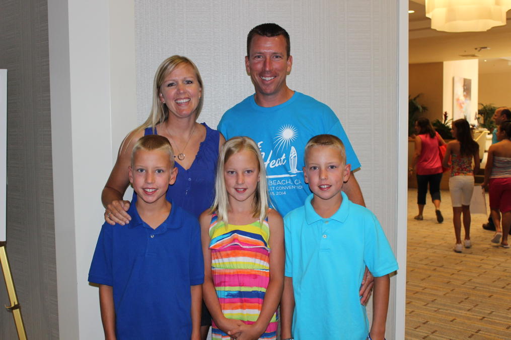 Triiiplets's tweet photo. NTC 2014
Triplets with mom and dad https://t.co/j2fGRYjgjC