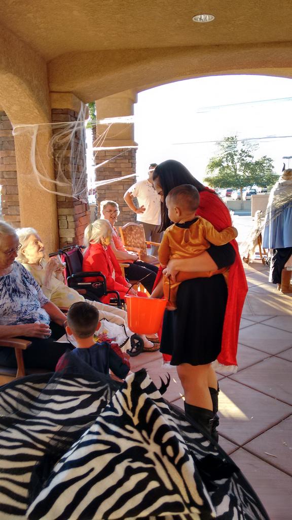 LakeviewED's tweet photo. Halloween at Lake View Terrace Memory Care. https://t.co/YS2ZS6tNp6