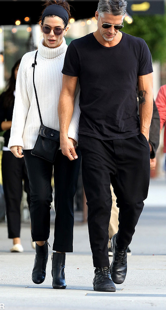 thencrowd14's tweet photo. Damn! Sandra Bullock's new boyfriend is PHINE!!! Go Sandra! #FallNLust https://t.co/mc7kMF2C5u