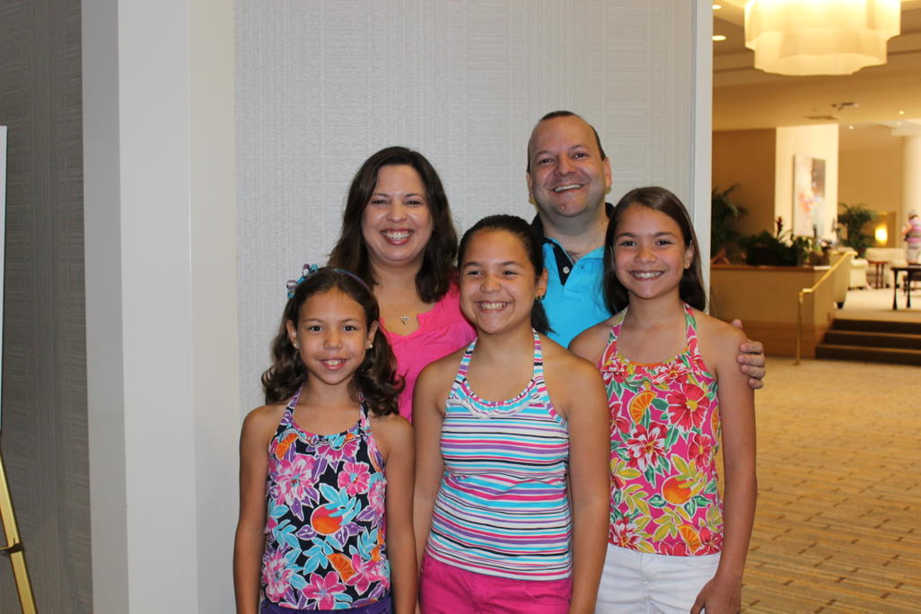 Triiiplets's tweet photo. NTC 2014 
Triplets with mom and dad https://t.co/s9RqLkHvDG