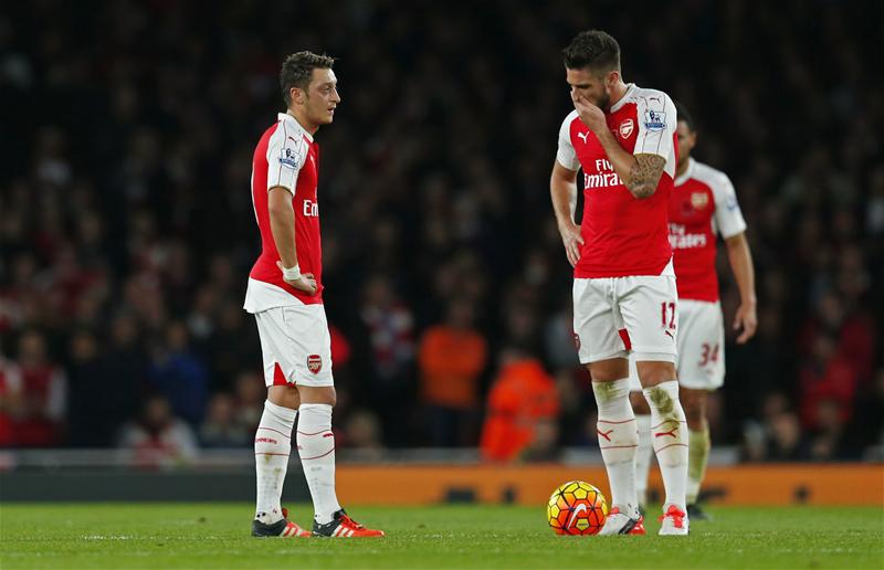 Squawka's tweet photo. Arsenal 0-1 Tottenham HT:

Shots: 1-6
Pass accuracy: 77%-79%
Chances created: 1-3
Possession: 54%-46% https://t.co/uSd2sthJue
