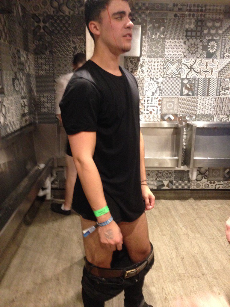 thatguy9069's tweet photo. Didn't piss, didn't care. #nutsout @JamesWooood https://t.co/jAANYBqOX5