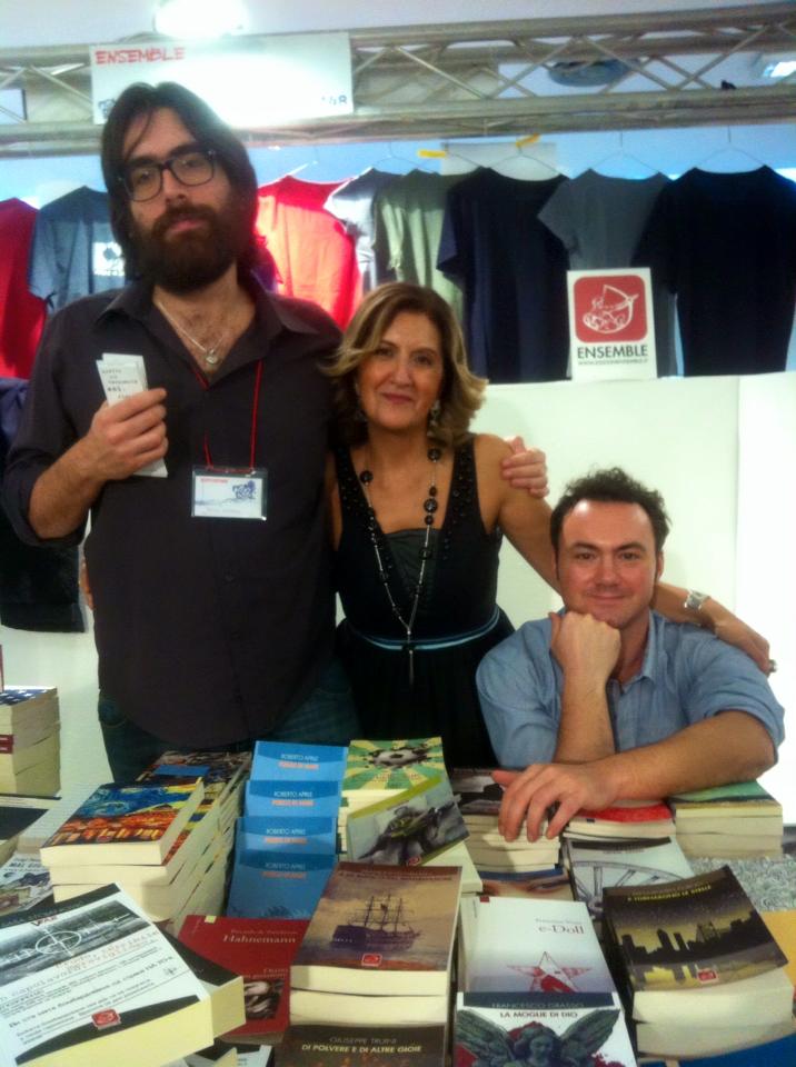 EnsembleEdizion's tweet photo. In diretta dal @pisabookfest #pbf2015 con la nostra "scrittora" @AlibrandiCinzia https://t.co/amm5AuUBqo