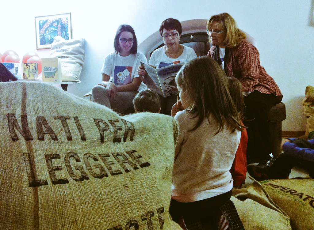 TSCOFFEECLUSTER's tweet photo. Il #caffè ispira la lettura dei bambini #TriesteCoffeeFestival #NatiPerLeggere #Trieste #triestecapitaledelcaffe https://t.co/qPCvYhtFIa