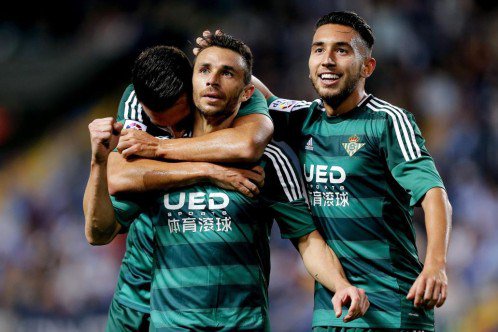 EstudioDep's tweet photo. Málaga 0-1 Betis: El Málaga no levanta cabeza https://t.co/FTZOtUyKFt https://t.co/KpAkI7zub8