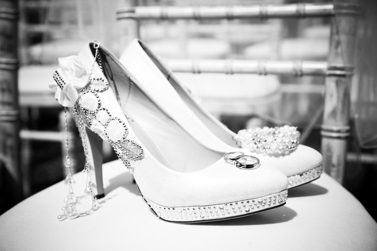 BucksPhoto's tweet photo. #wedding #weddingshoes #bride #weddingrings #moretoninmarsh #cotswolds #countrysidewedding #cotswoldswedding #heels https://t.co/Krt3CTGCss