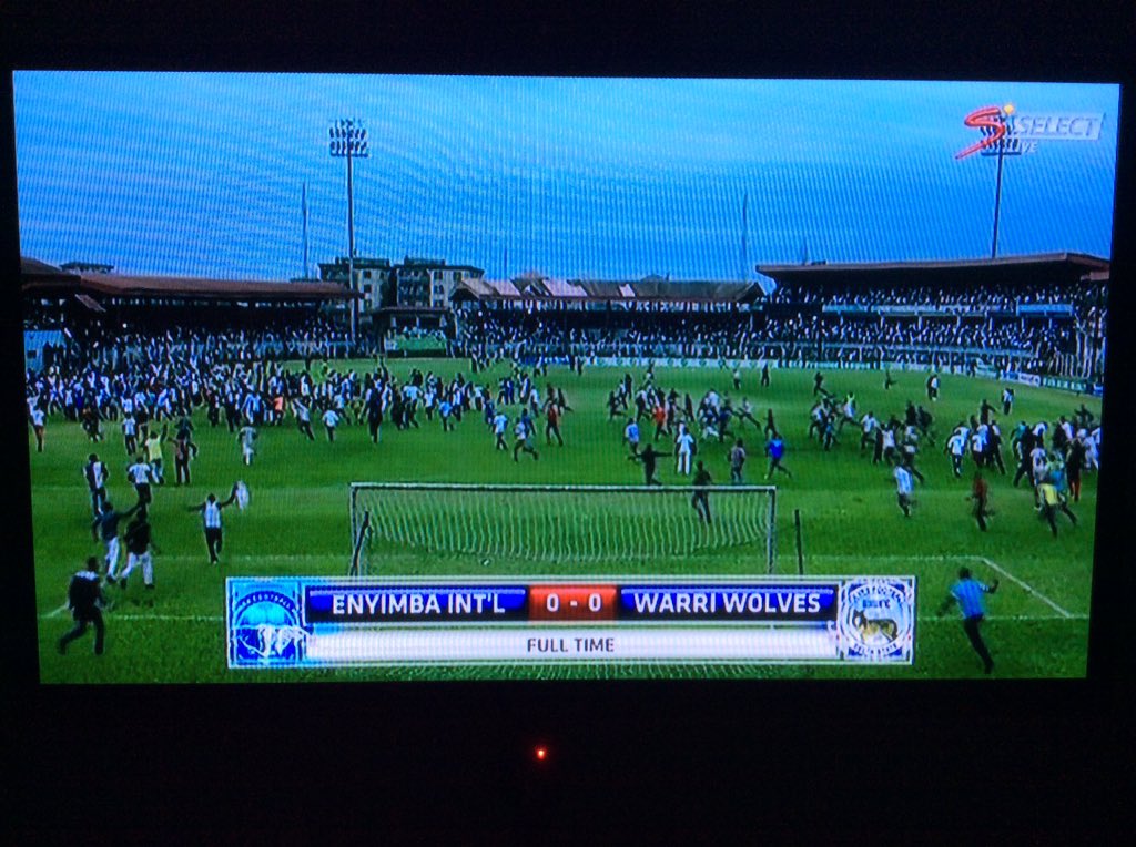 ColinUdoh's tweet photo. Enyimba win a record 7th Nigeria title, overtaking Rangers on 6, and these fans can't control themselves #GloPL https://t.co/Ja2h0YKh2l