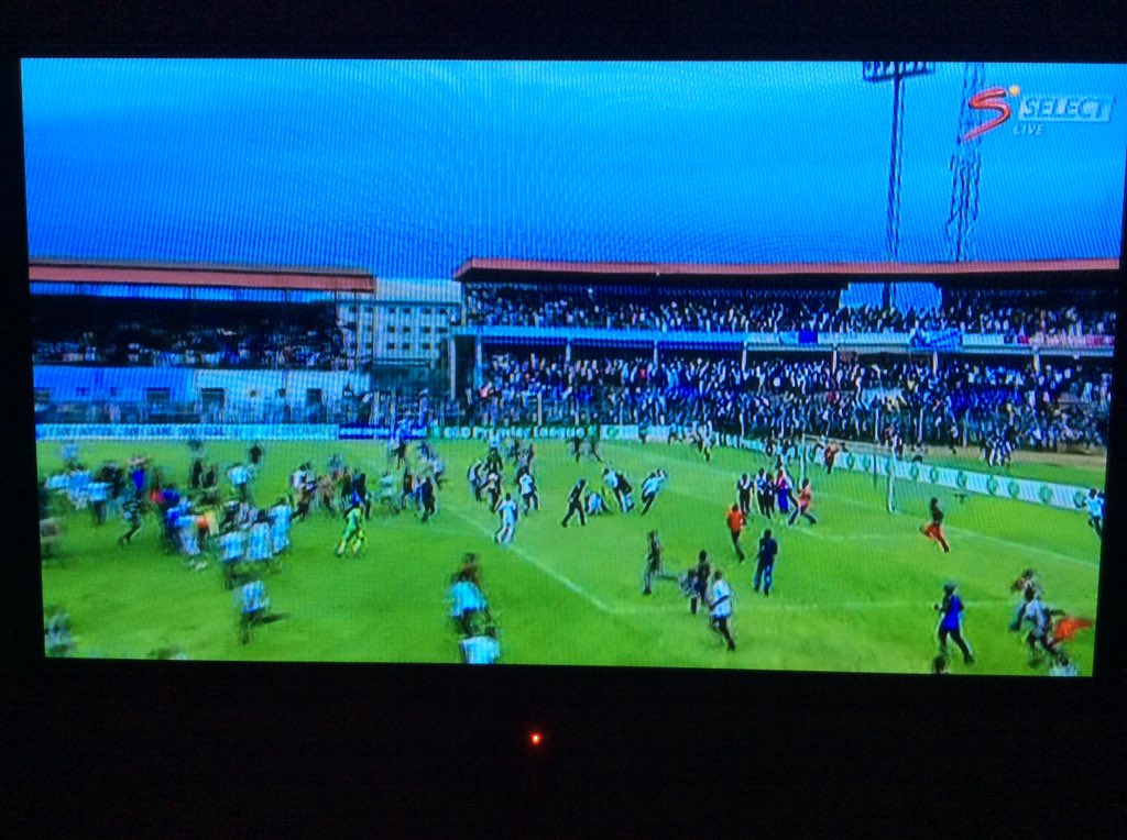 ColinUdoh's tweet photo. Enyimba win a record 7th Nigeria title, overtaking Rangers on 6, and these fans can't control themselves #GloPL https://t.co/Ja2h0YKh2l