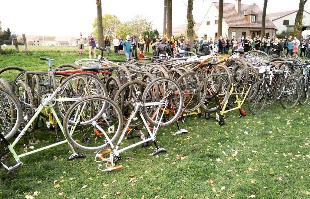 SteenCycling's tweet photo. A plethora of bikes ready for the final of #gogohellcross. This year's edition was a blast… https://t.co/I0UXKlil3w https://t.co/EOliuZQVqG