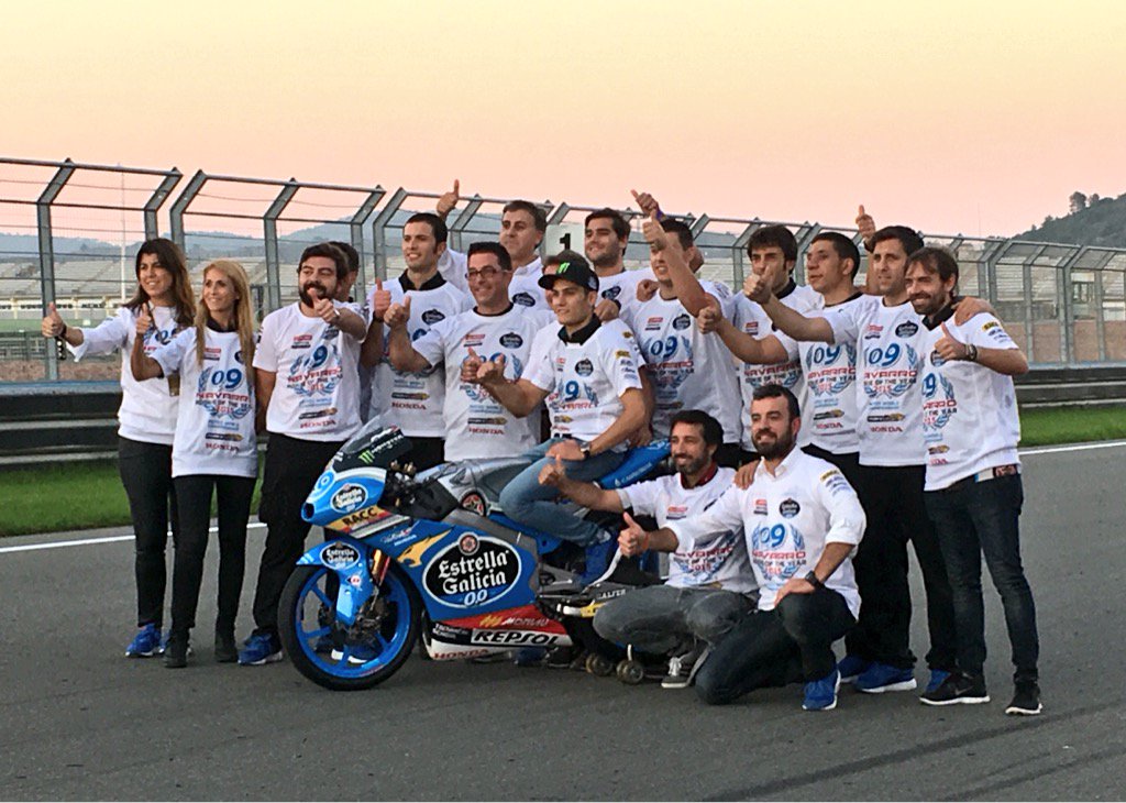 ¡Rookie del año! <a href="/Jorge_Navarro9/">Jorge Navarro</a> celebra su título con todo el #TeamEG00. ¡Felicidades crack!
