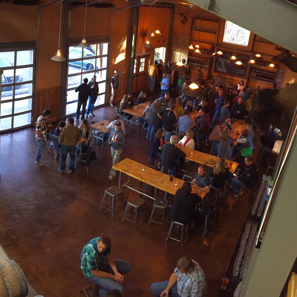 PowderhausBrew's tweet image. Taproom is open from 12-7 today!  Come grab a pint or fill a growler!  See you soon! #powderhaus