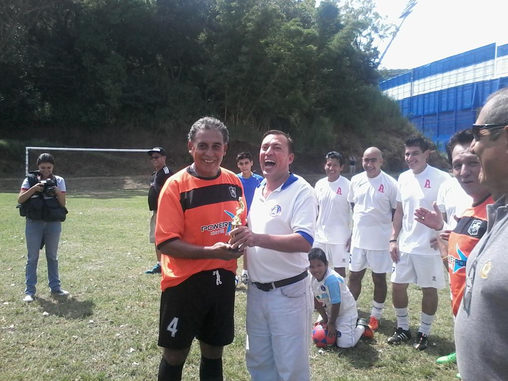 joaquinMorenoHi's tweet photo. Hoy en liga Master huesito premio a Juan Carlos Carreño https://t.co/23LyzBQwnX